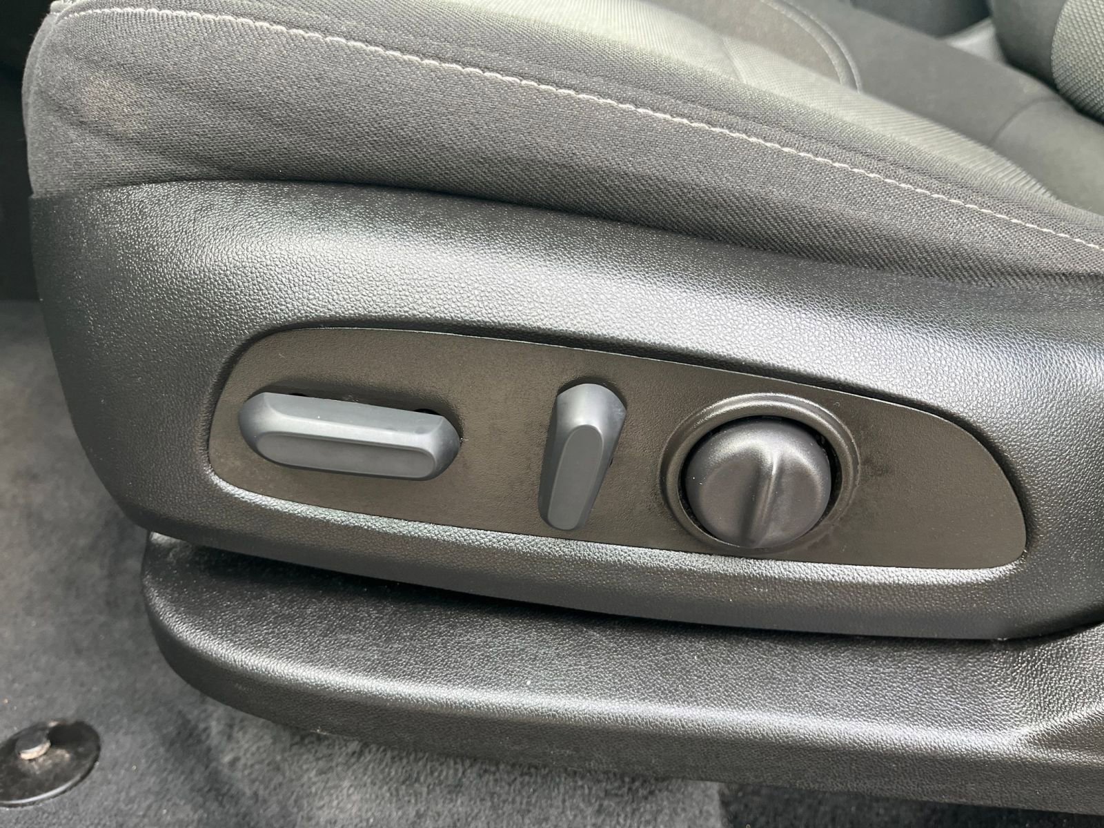 Used 2023 Chevrolet Traverse LT image 23