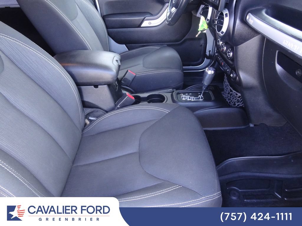 Used 2016 Jeep Wrangler Sahara w/ Connectivity Group AWD/4WD image 14