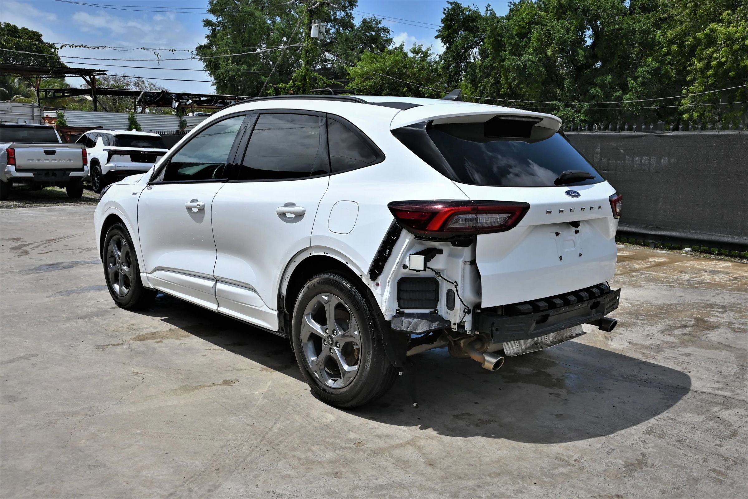 Used 2023 Ford Escape ST-Line w/ Cold Weather Package FWD image 5