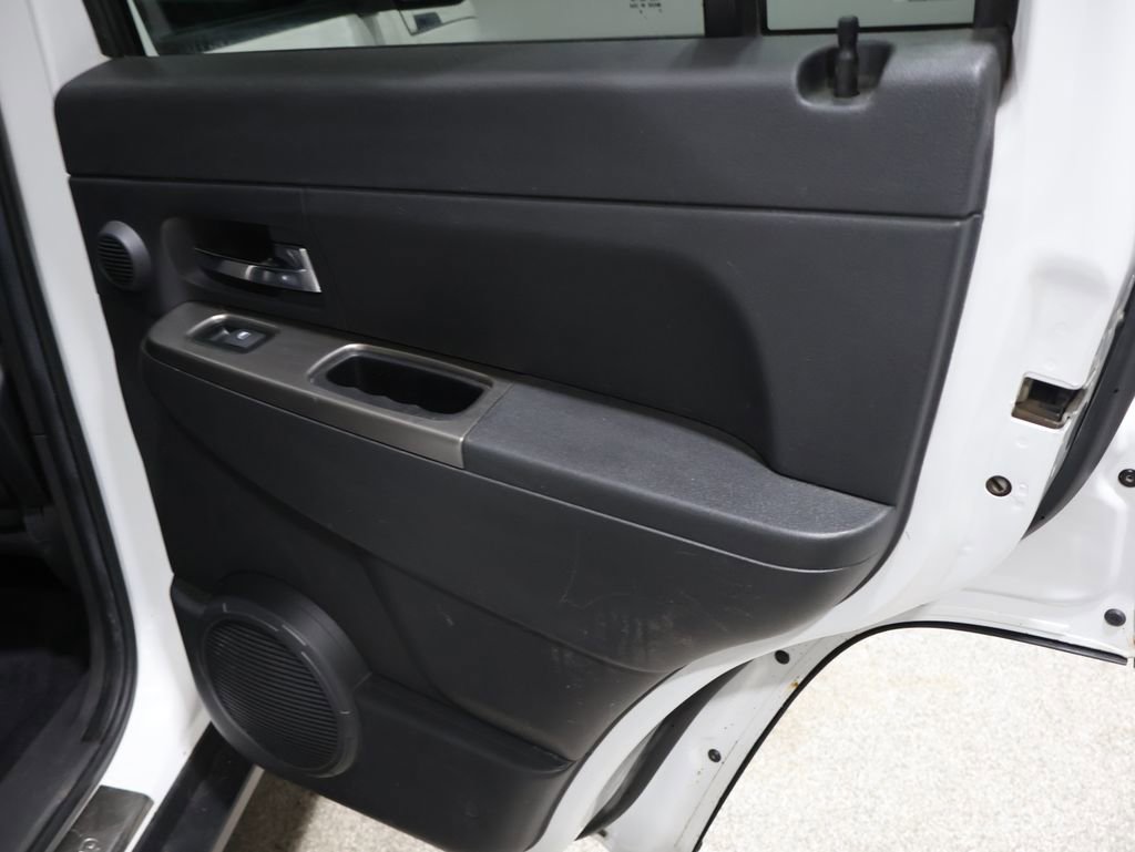 Used 2012 Jeep Liberty Limited w/ Tire & Wheel Group image 23