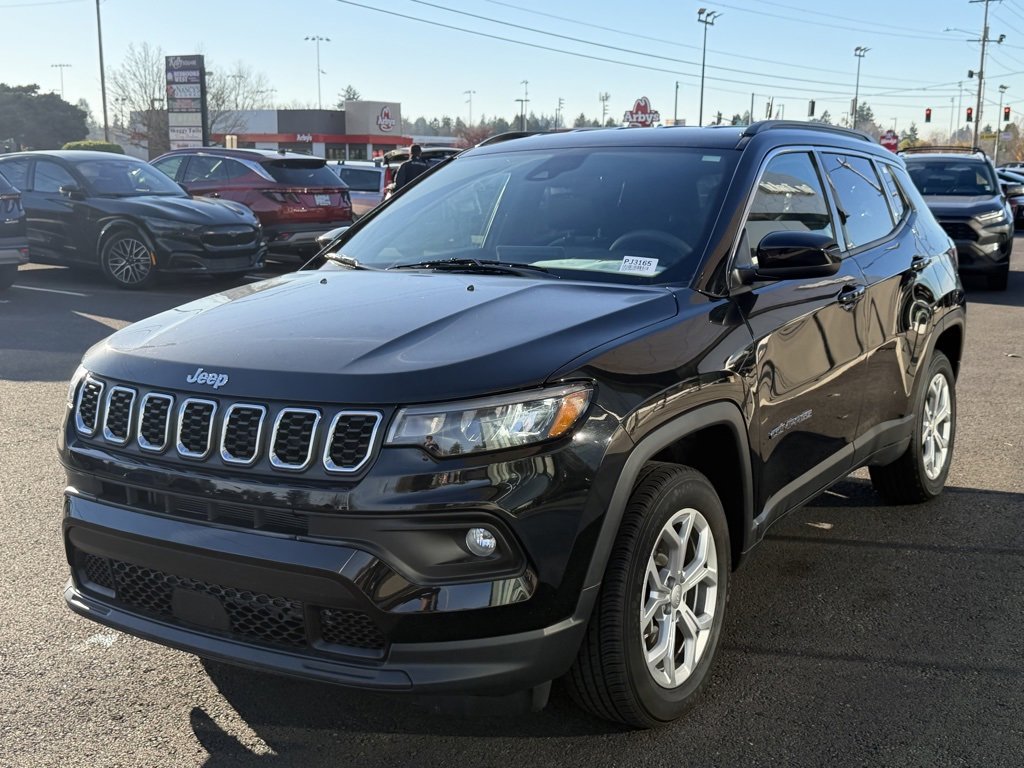 Used 2024 Jeep Compass Latitude image 4