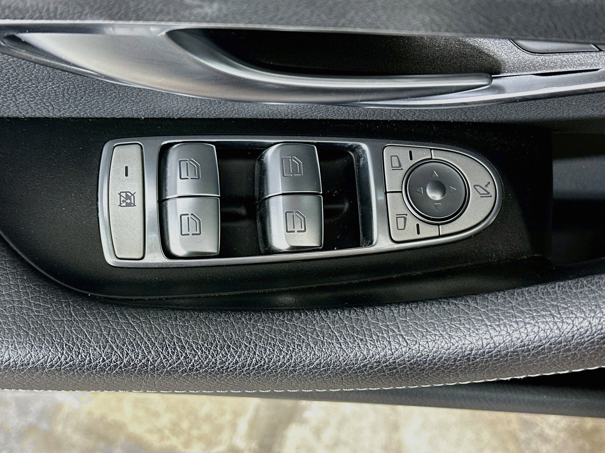 Used 2023 Mercedes-Benz E 350 4MATIC Sedan image 15