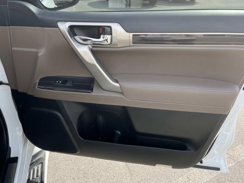 Used 2021 Lexus GX 460 Luxury w/ Sport Design Package image 25