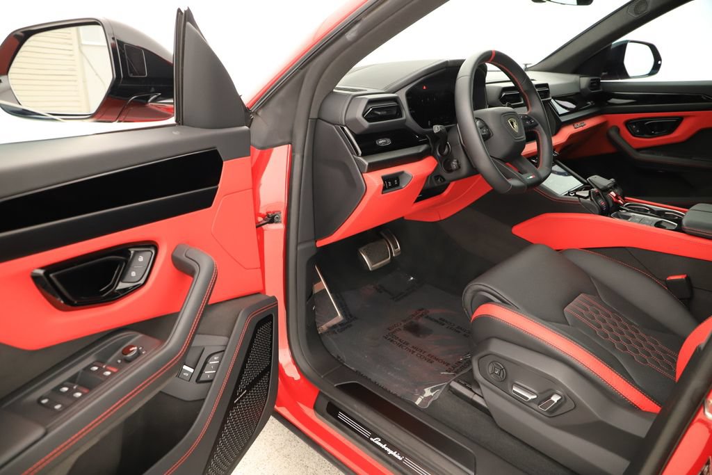 Used 2025 Lamborghini Urus SE AWD/4WD image 14