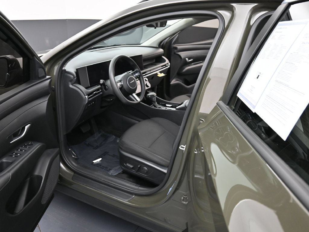 Used 2025 Hyundai Tucson SEL FWD image 12