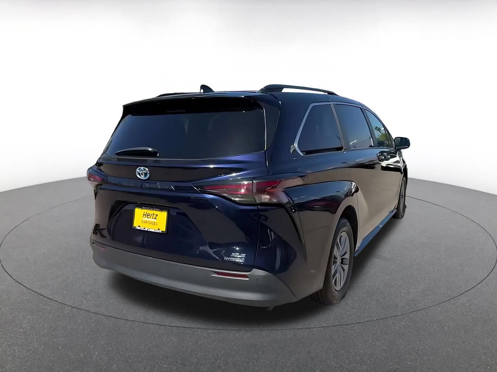 Used 2024 Toyota Sienna XLE FWD image 14