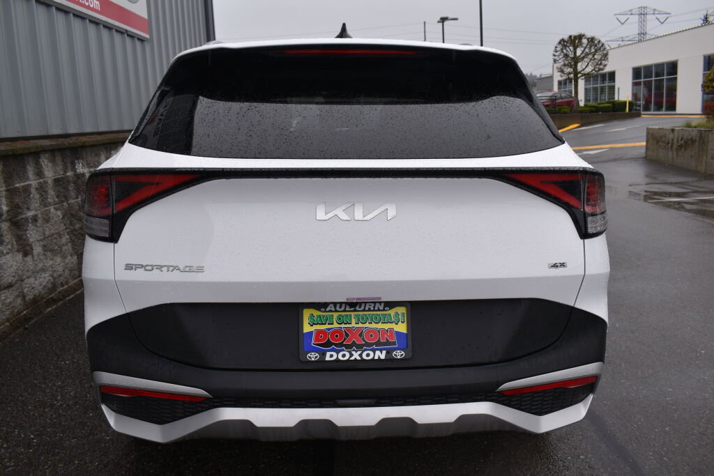 Used 2025 Kia Sportage EX image 6