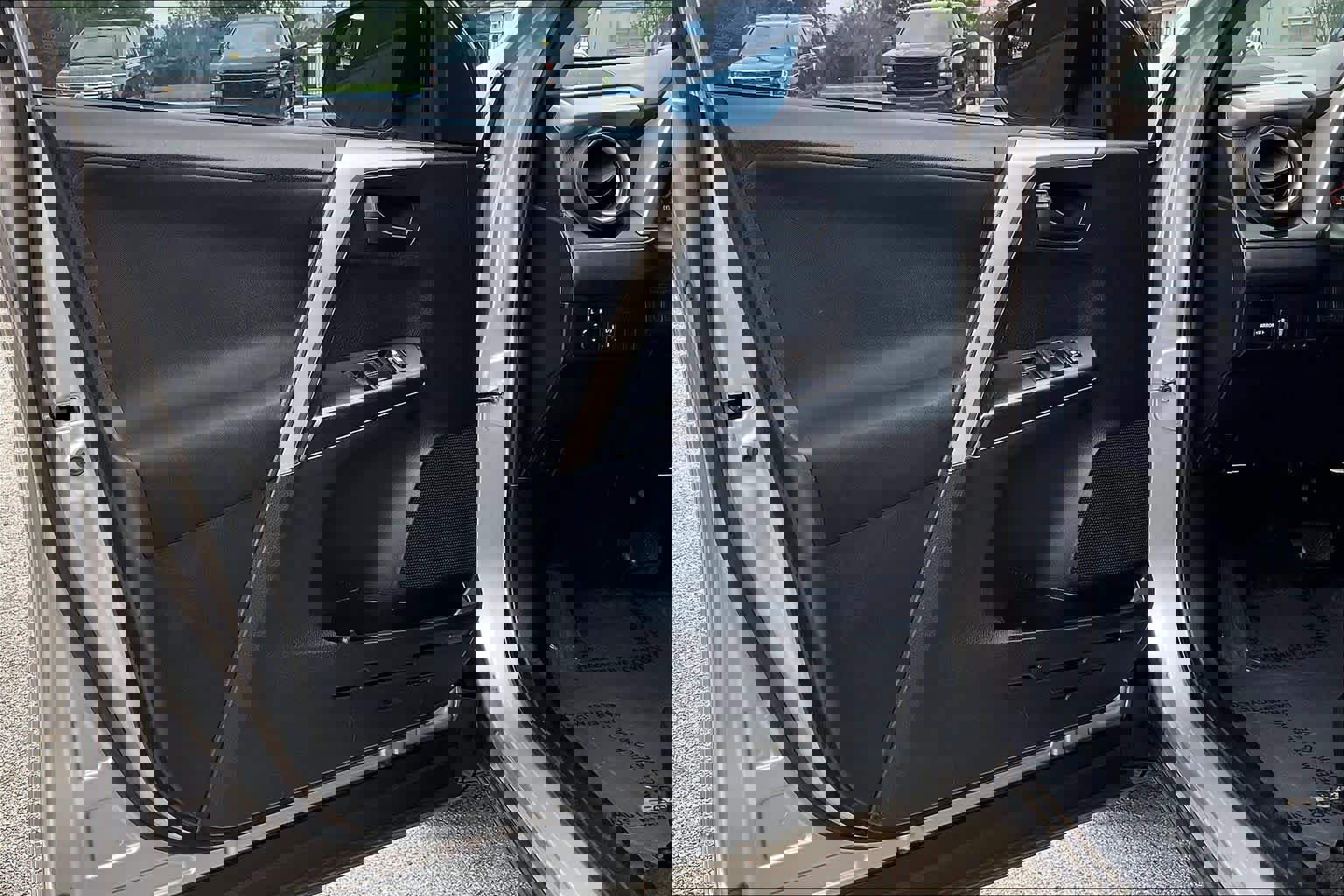 Used 2016 Toyota RAV4 LE FWD image 21