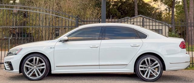 Used 2017 Volkswagen Passat 1.8T R-Line w/ R-Line Lighting Package image 3