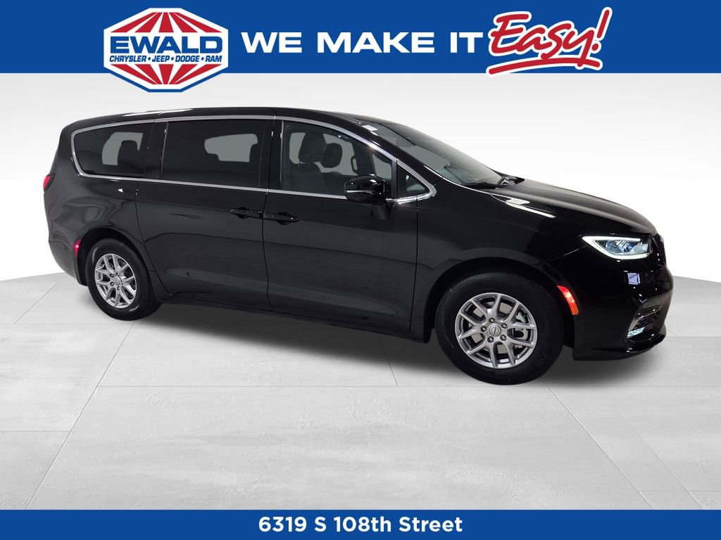 New 2026 Chrysler Pacifica Select FWD image 21