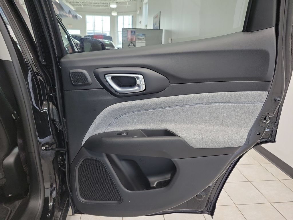 Certified 2022 Jeep Compass Latitude w/ Sun and Sound Group AWD/4WD image 20