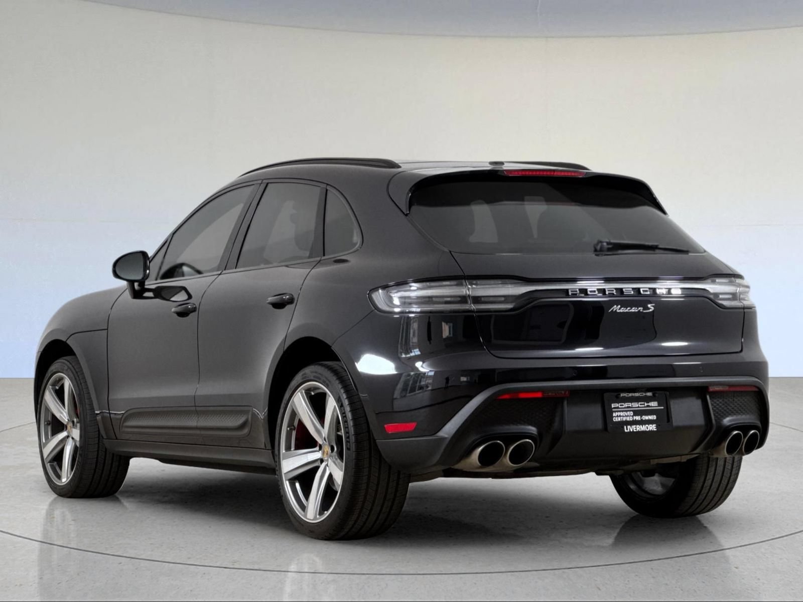 Certified 2024 Porsche Macan S AWD/4WD image 3