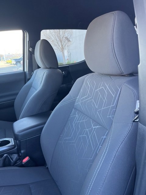 Used 2018 Toyota Tacoma TRD Off-Road image 11