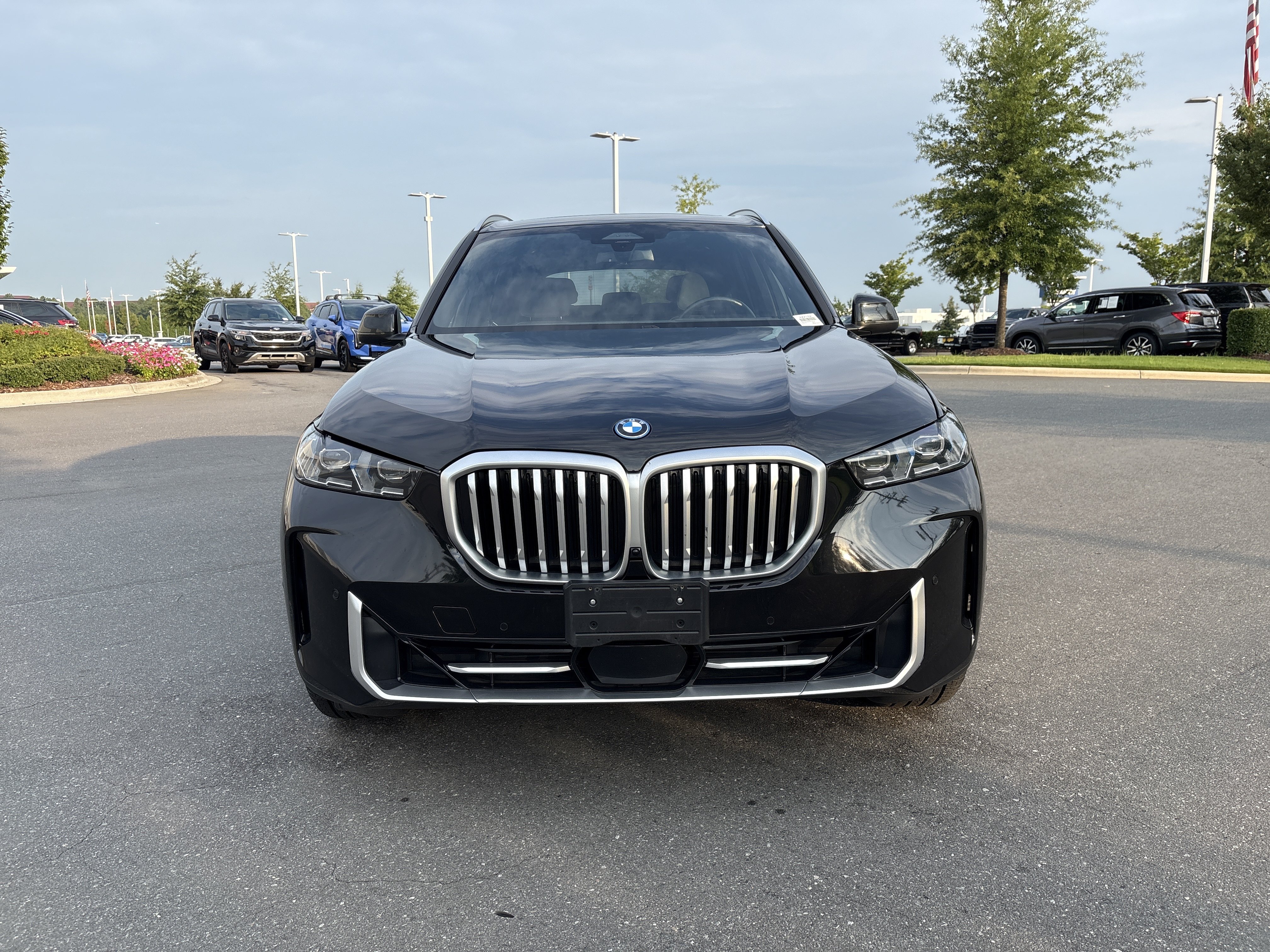 Used 2025 BMW X5 xDrive50e AWD/4WD image 3
