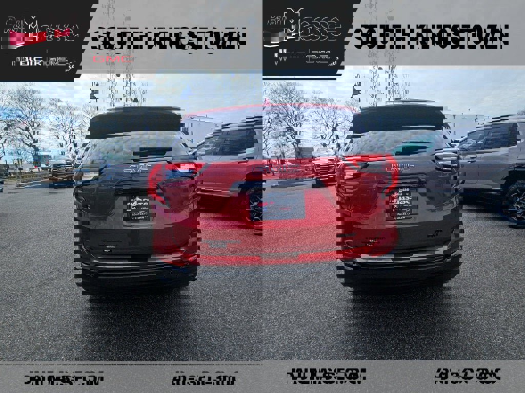 Used 2023 GMC Terrain SLE w/ Driver Convenience Package image 5