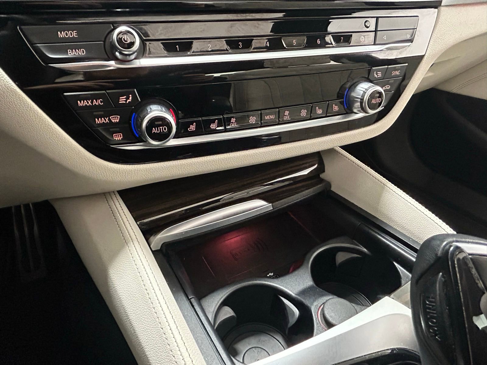 Used 2023 BMW 540i xDrive w/ M Sport Package image 21