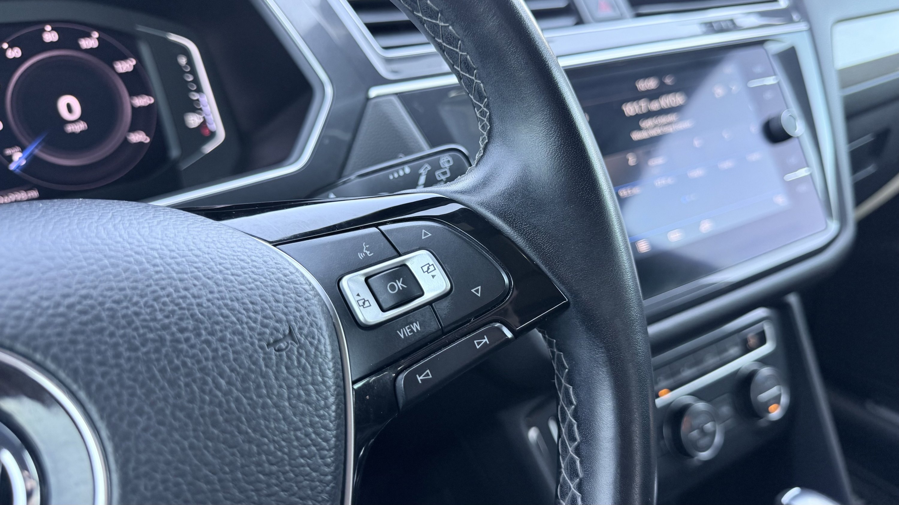 Used 2019 Volkswagen Tiguan SEL R-Line FWD image 65