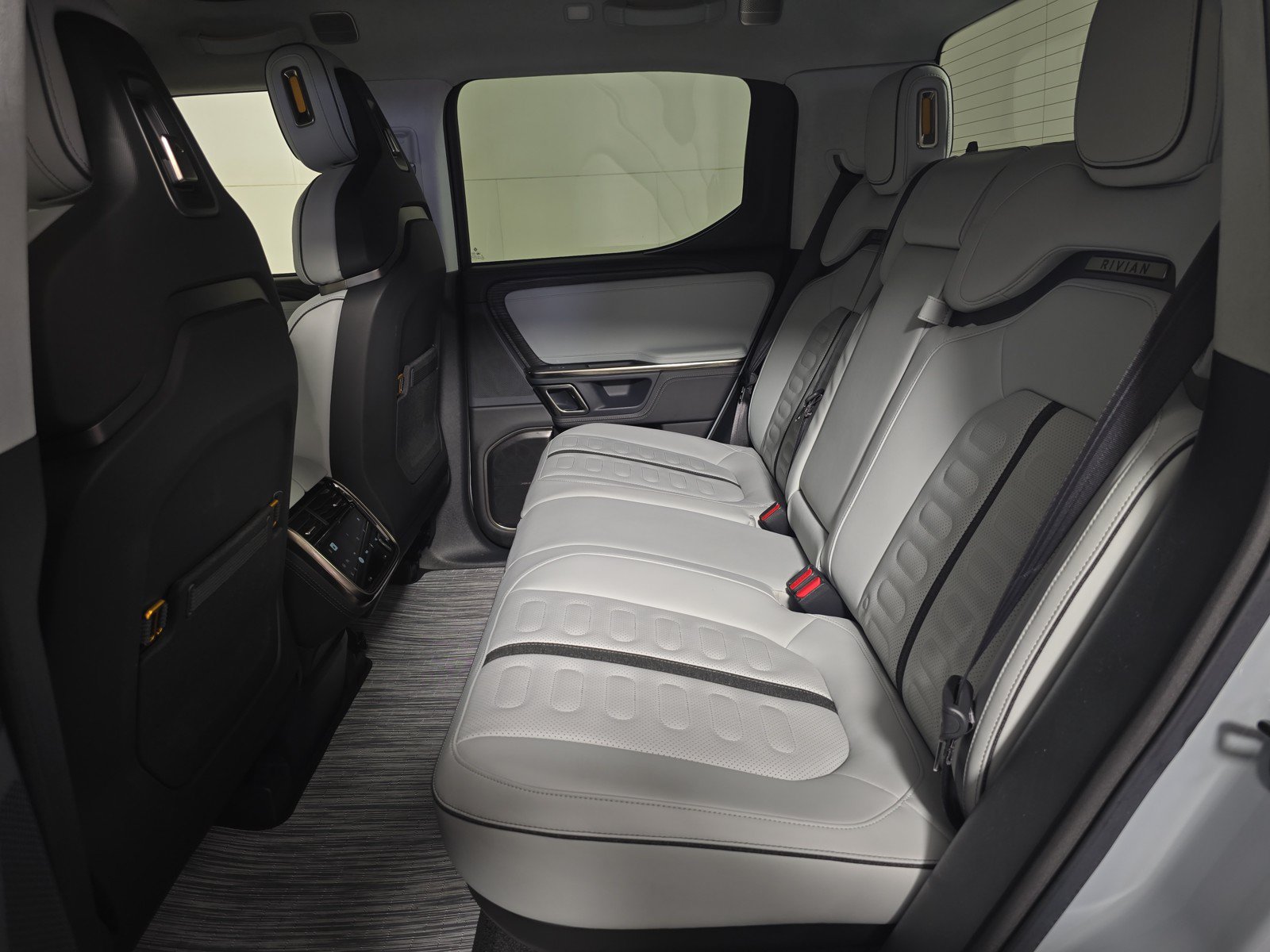 Used 2022 Rivian R1T Adventure AWD/4WD image 21