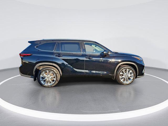Certified 2026 Toyota Highlander Limited image 11