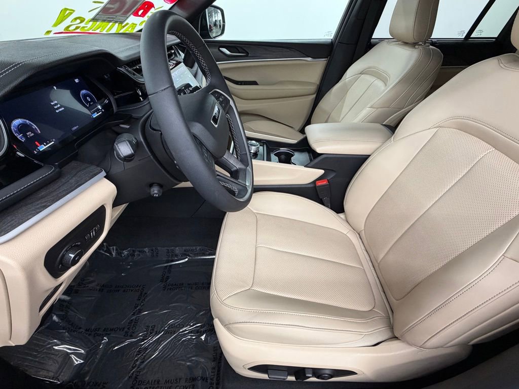 Used 2023 Jeep Grand Cherokee Limited w/ Luxury Tech Group II image 20