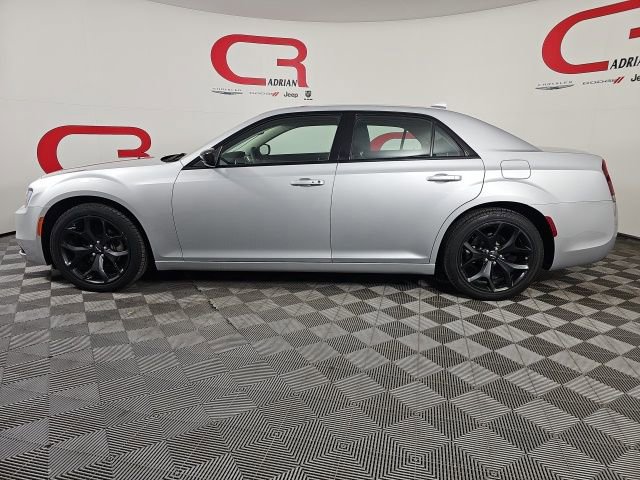 Certified 2023 Chrysler 300 Touring w/ Sport Appearance Package image 4