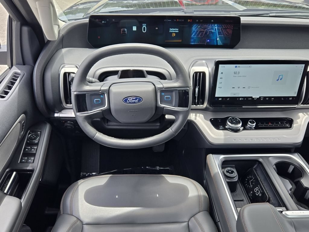Used 2025 Ford Expedition Active AWD/4WD image 13