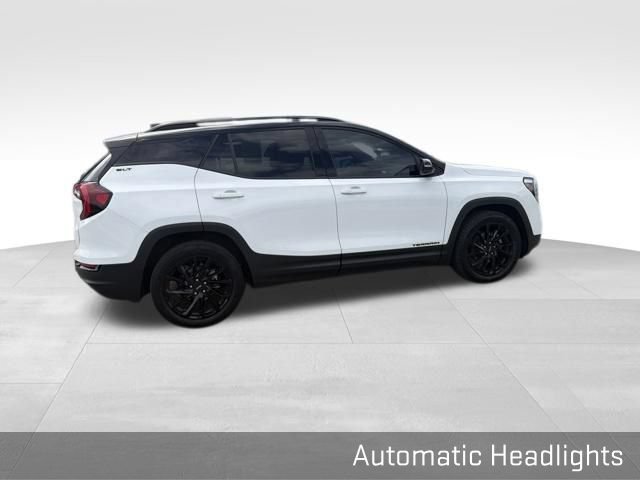 Used 2023 GMC Terrain SLT w/ Tech Package FWD image 14