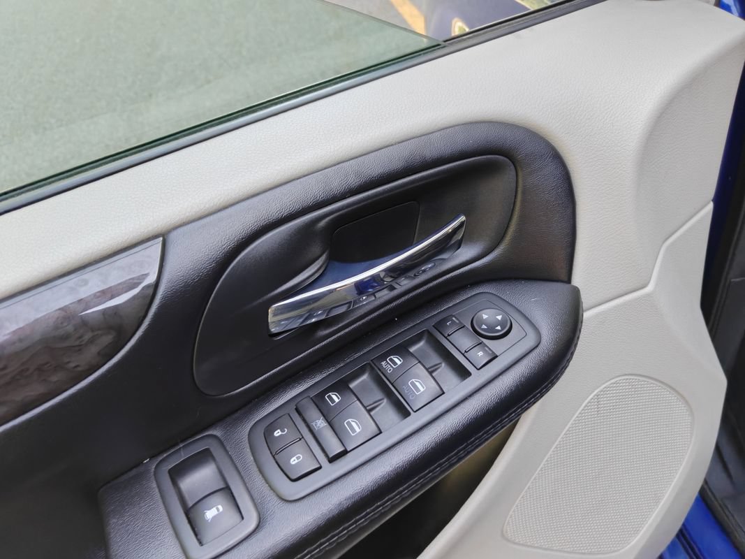Used 2019 Dodge Grand Caravan SE w/ UConnect Hands-Free Group FWD image 10