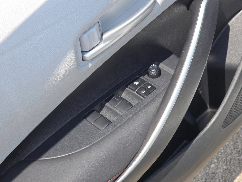 Used 2023 Toyota Corolla SE w/ Carpet Mat Package (TMS) FWD image 19