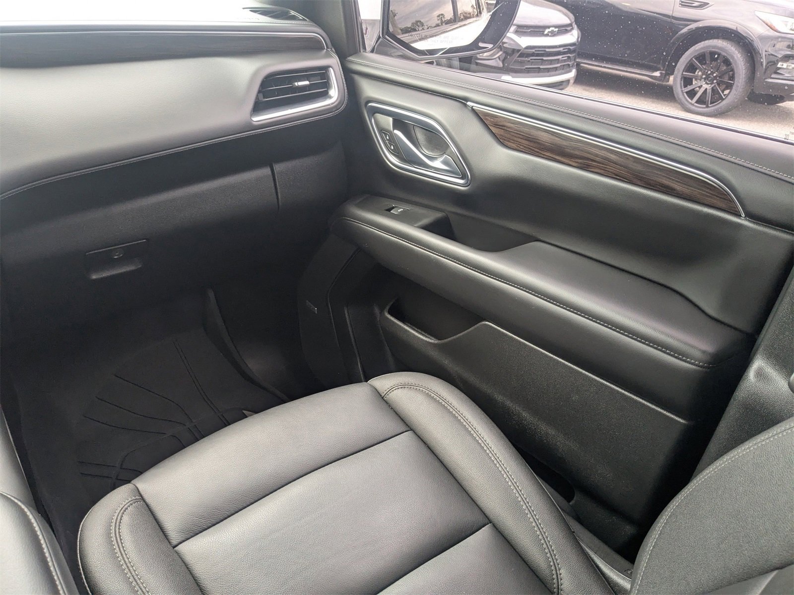 Used 2023 Chevrolet Tahoe Z71 w/ Luxury Package image 19