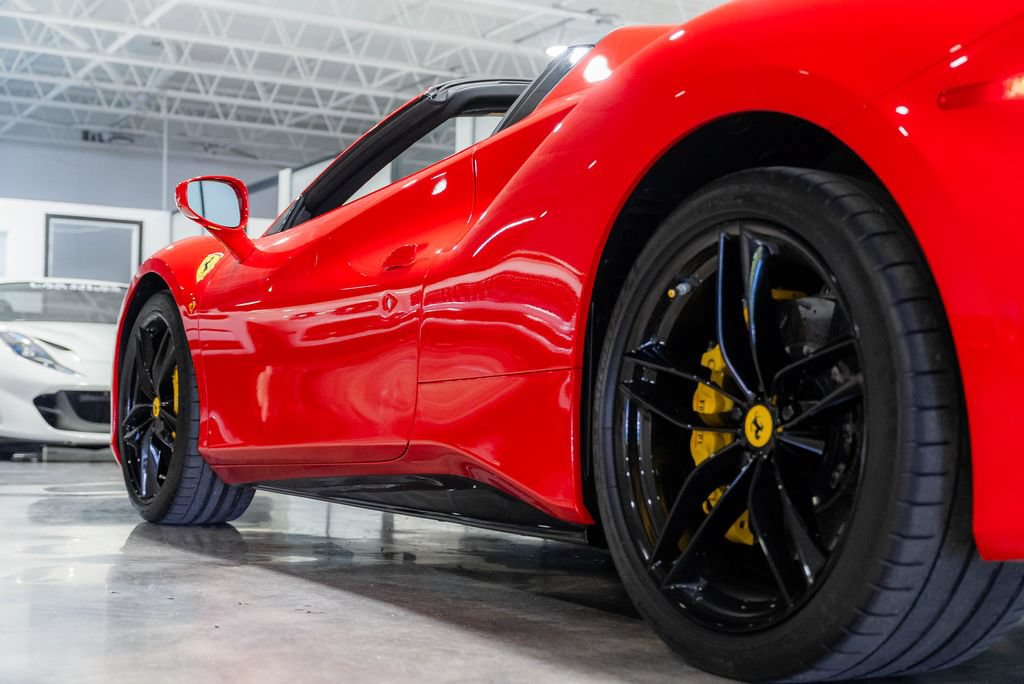 Used 2018 Ferrari 488 Spider RWD image 31