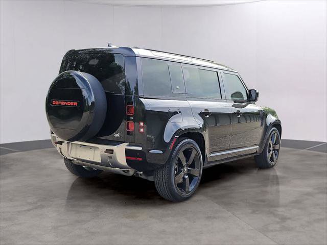 Used 2023 Land Rover Defender 110 S AWD/4WD image 7
