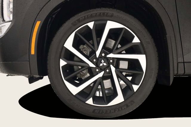 Used 2023 Mitsubishi Outlander SE image 9