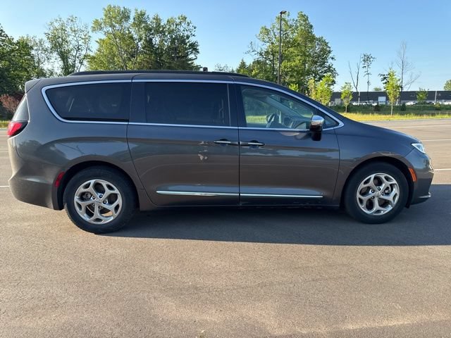 Used 2023 Chrysler Pacifica Limited FWD image 6
