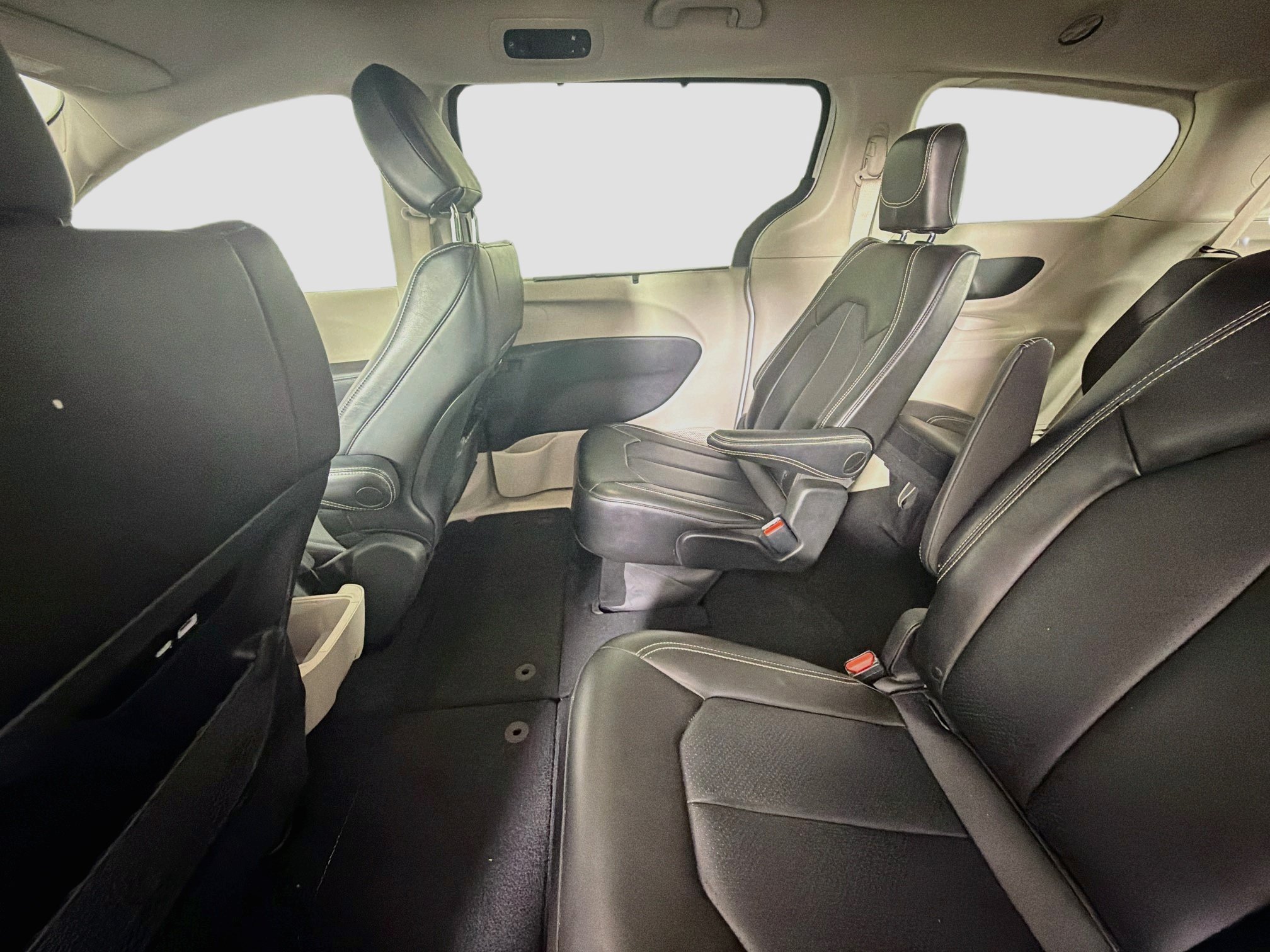 Used 2024 Chrysler Pacifica Touring-L FWD image 26