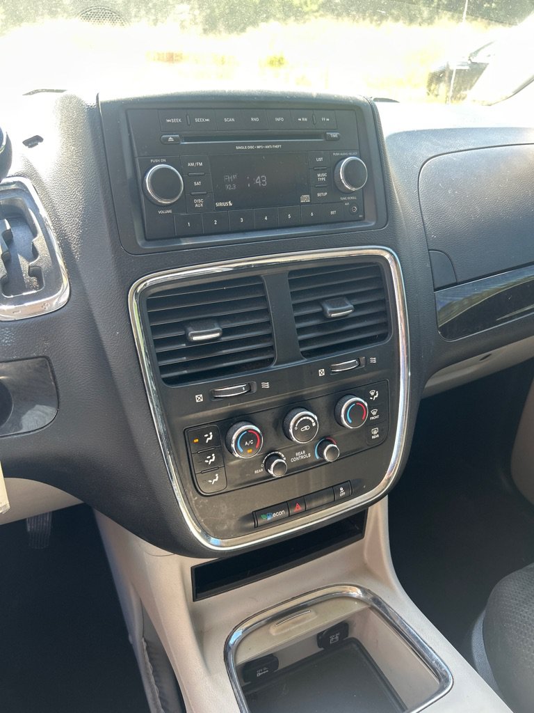 Used 2016 Dodge Grand Caravan SXT FWD image 11