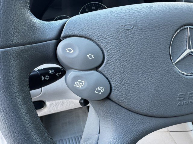 Used 2005 Mercedes-Benz CLK 500 Coupe image 23