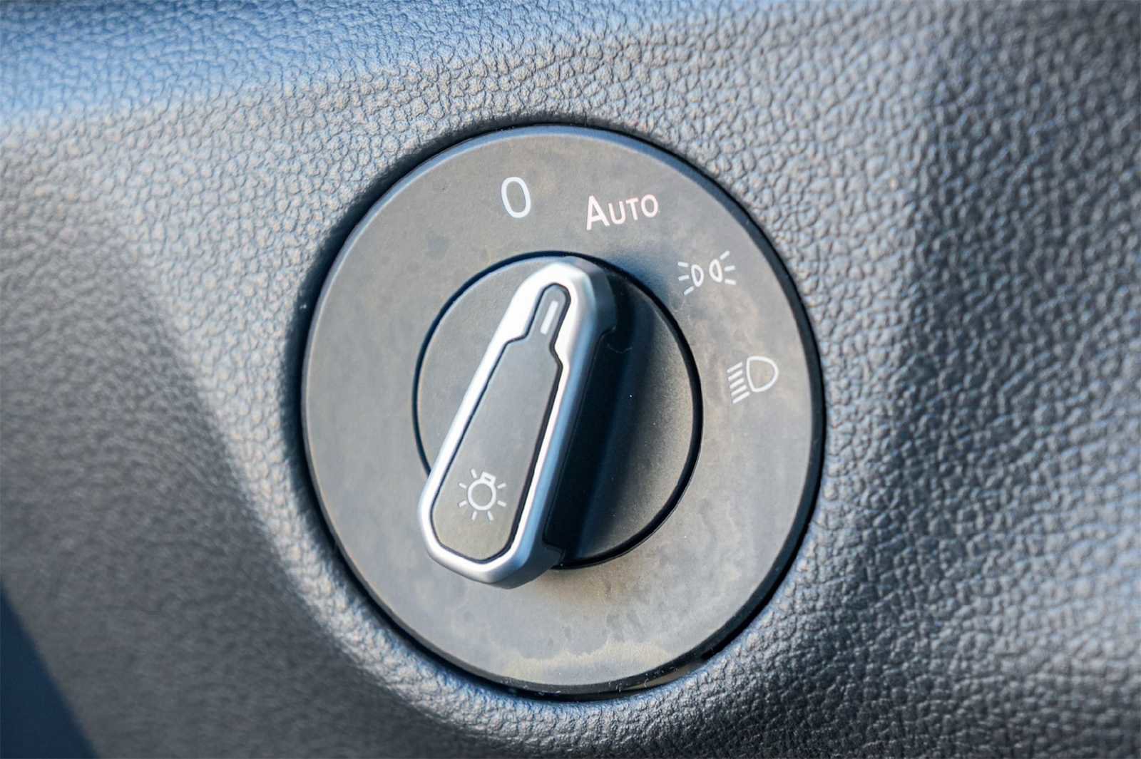 Used 2024 Volkswagen Jetta SE image 23