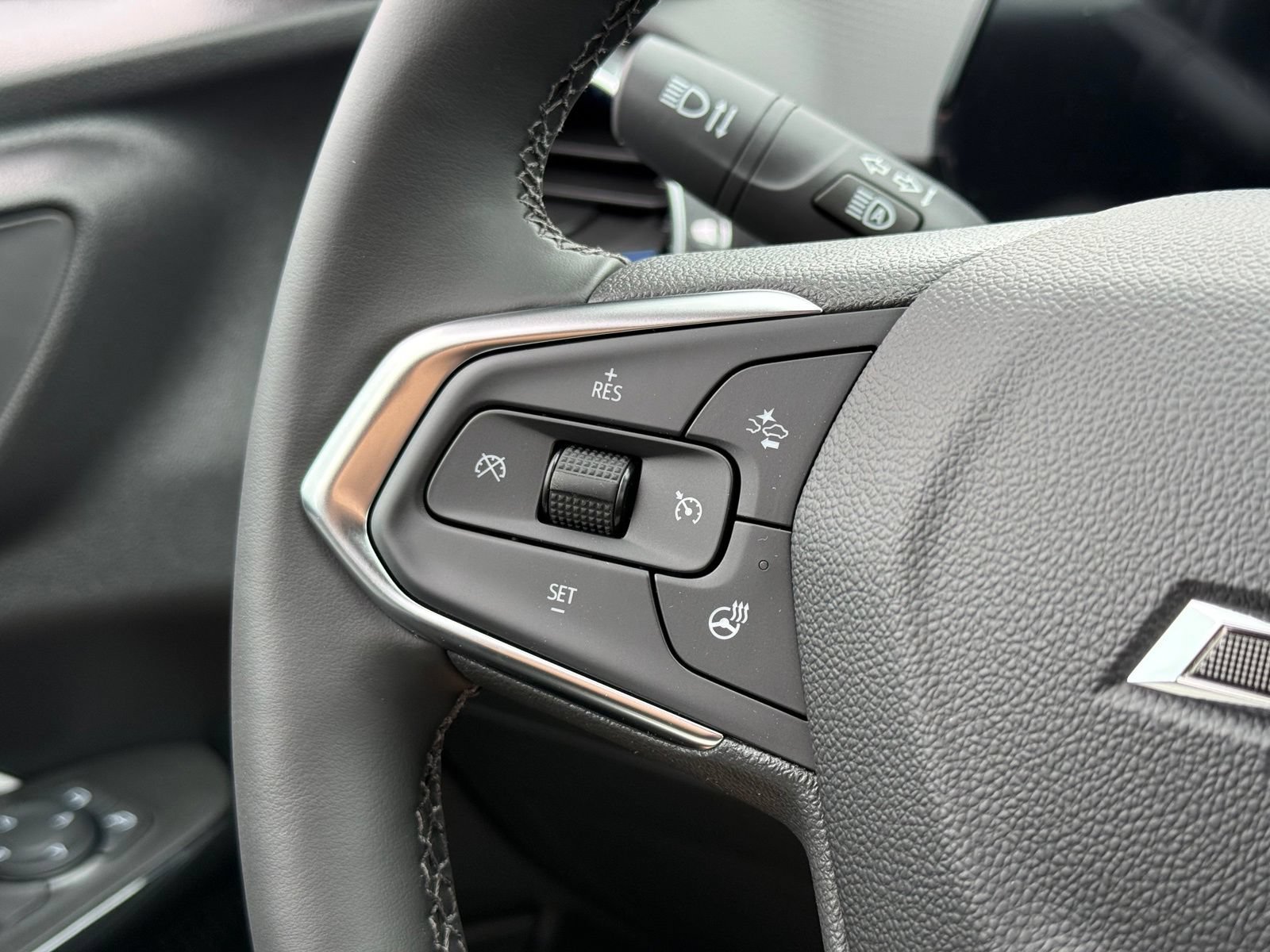 New 2026 Chevrolet Trax LT w/ Midnight Edition FWD image 27