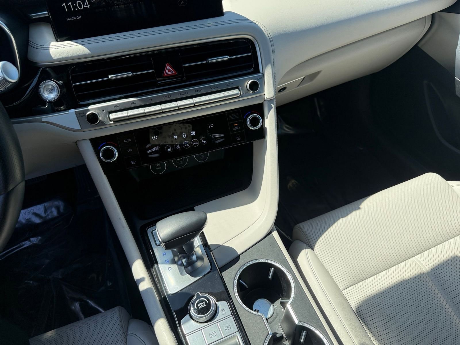 Used 2025 Genesis G70 2.5T image 20