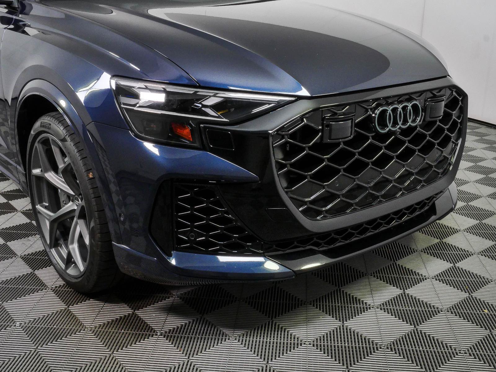 Used 2025 Audi RS Q8 performance AWD/4WD image 40