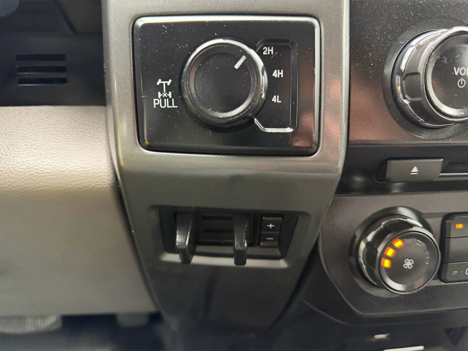 Used 2018 Ford F250 XLT w/ FX4 Off-Road Package image 18