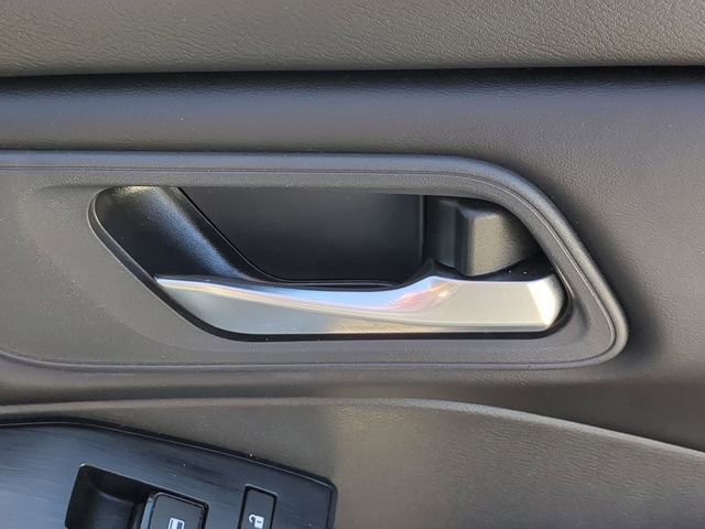 Used 2024 Nissan Rogue SV image 41