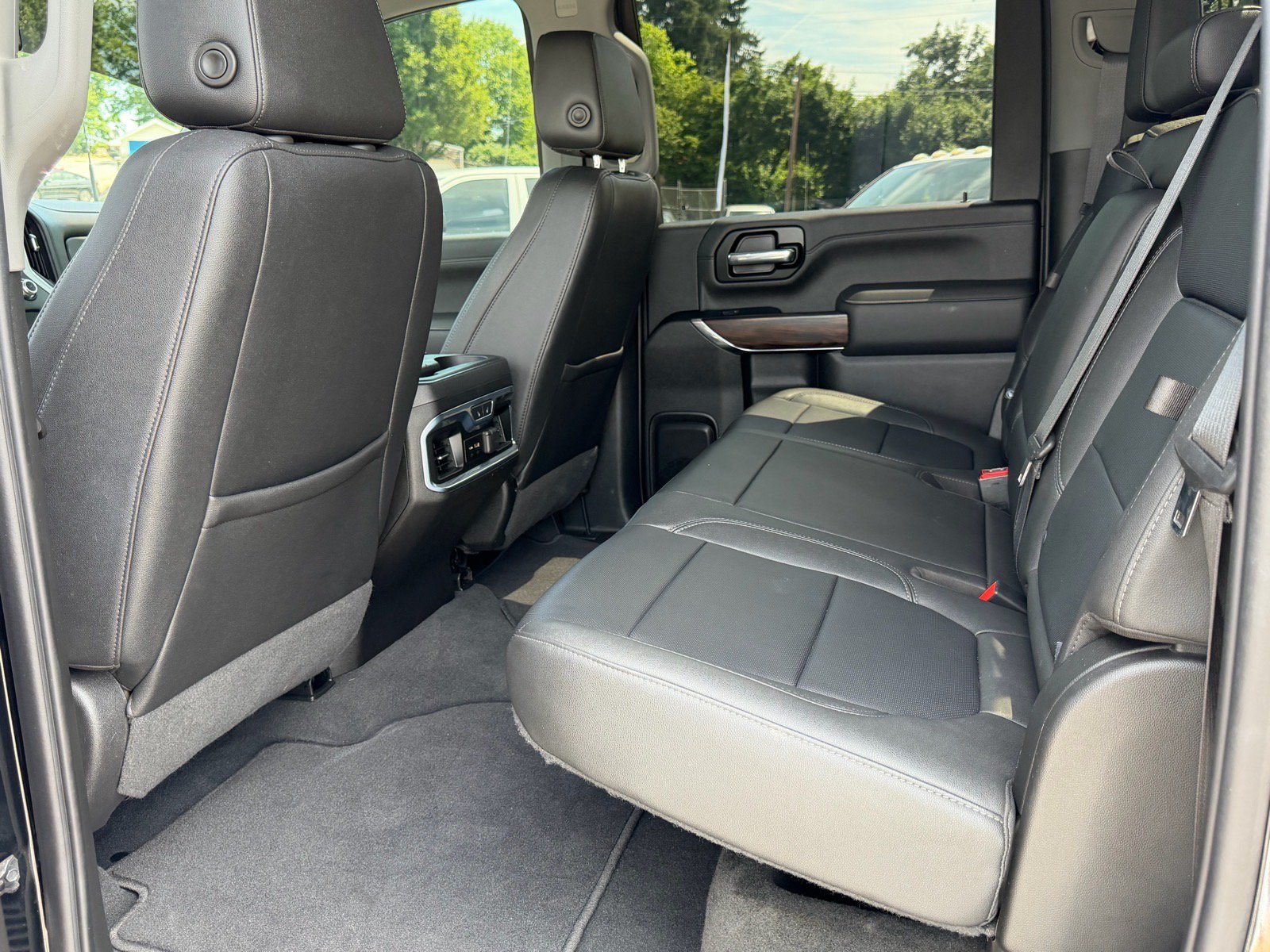 Used 2022 GMC Sierra 3500 SLT w/ SLT Preferred Package AWD/4WD image 14