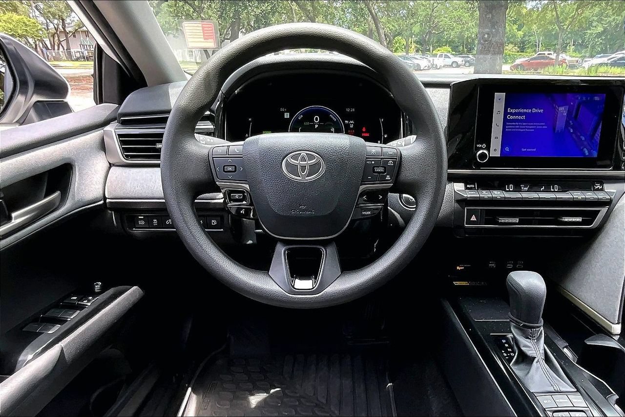 Used 2025 Toyota Camry LE FWD image 8