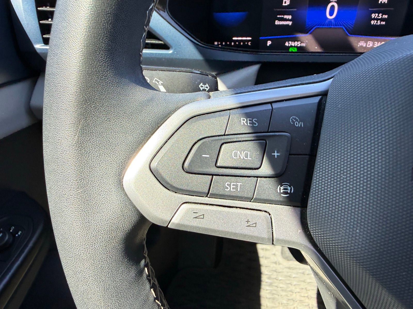 Used 2022 Volkswagen Taos SE w/ Panoramic Sunroof Package image 18