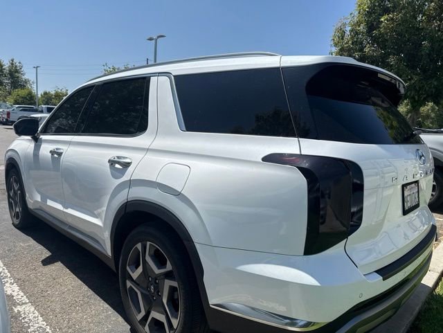 Used 2023 Hyundai Palisade Limited w/ Cargo Package FWD image 2