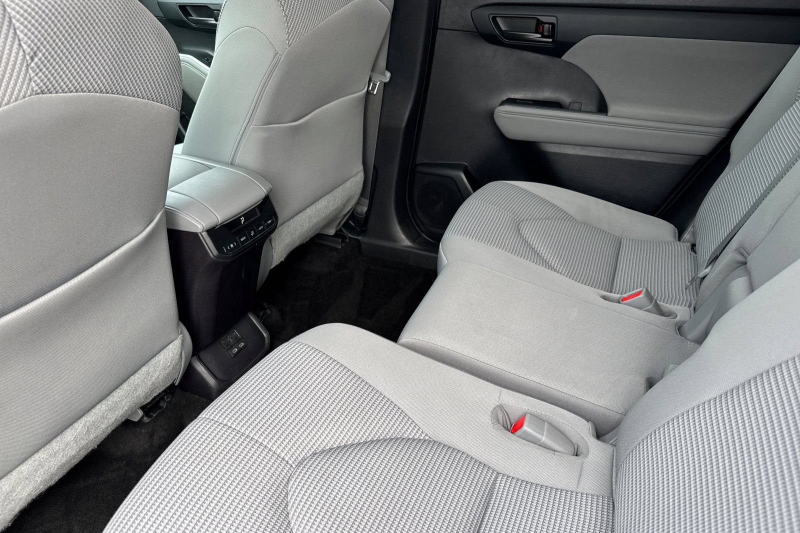 Certified 2023 Toyota Highlander LE AWD/4WD image 15