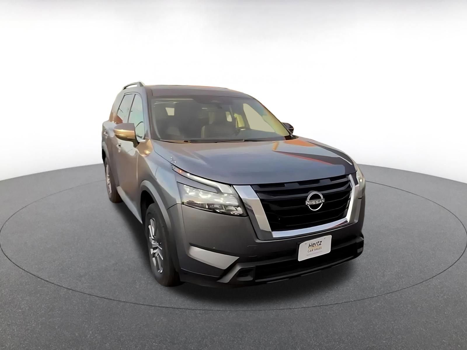 Used 2025 Nissan Pathfinder SV FWD image 3