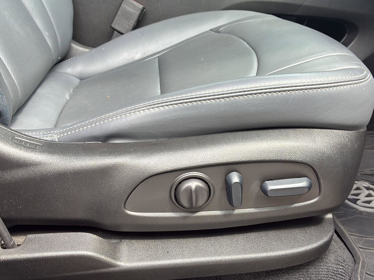 Used 2024 Buick Enclave Essence w/ Experience Buick Package FWD image 7